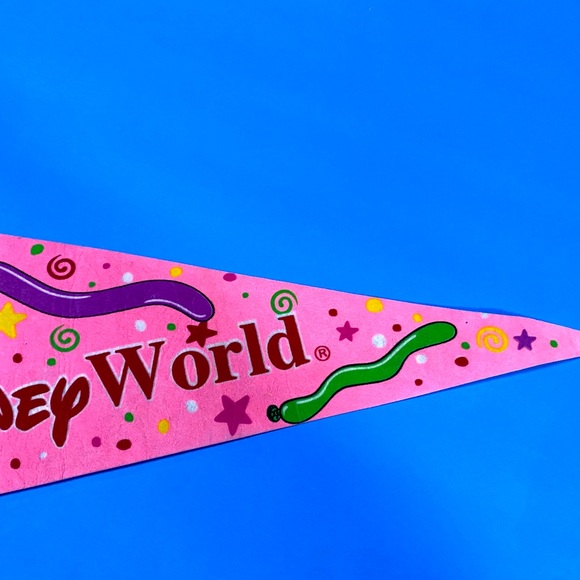 WALT DISNEY WORLD VINTAGE 90’s MINNIE MOUSE PINK SOUVENIR PENNANT FLAG LG 30” - Picture 6 of 12